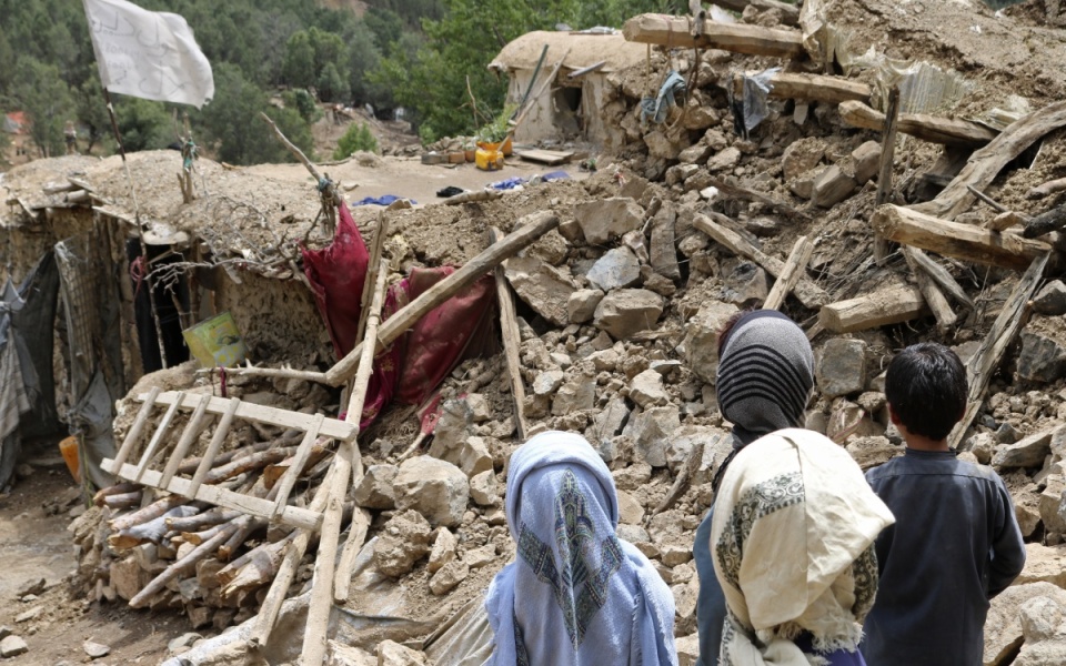 Poor communications hamper aid as it trickles into Afghanistan quake zone