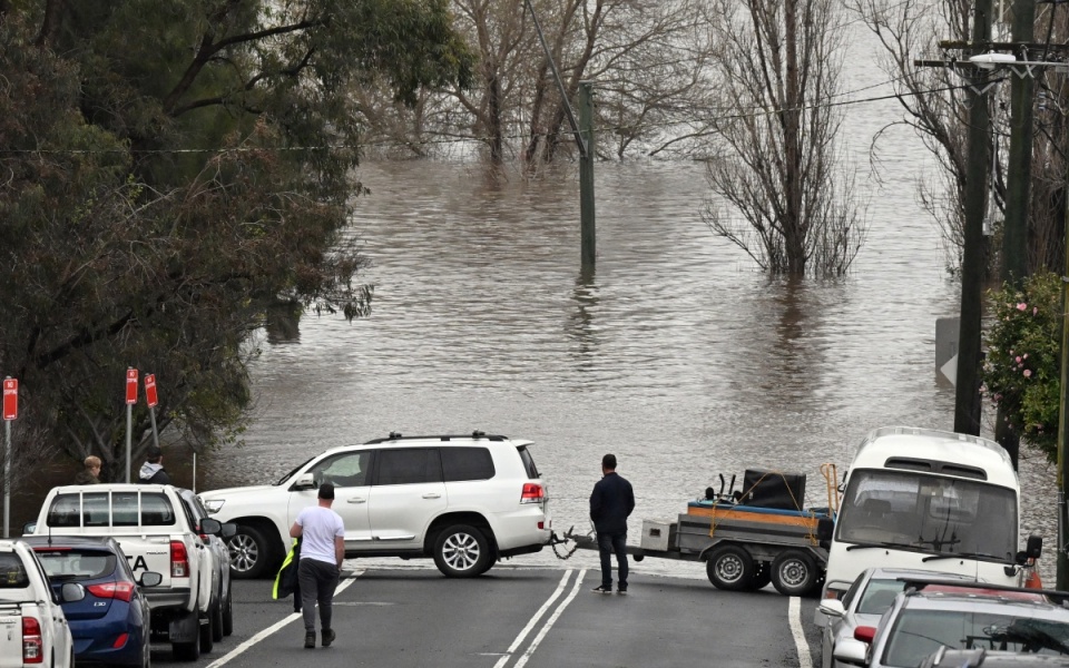 Thousands under orders to evacuate as Sydney rivers continue to rise