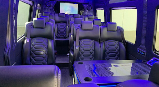 How to Choose the Right Limo Bus: Capacity, Amenities, and Budget Tips