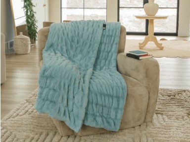 Plush Blankets: What Makes Them the Gold Standard in Home Comfort